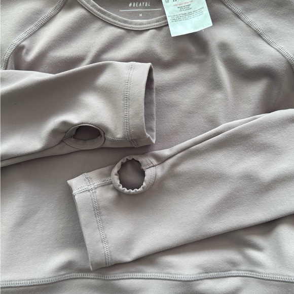 AYBL Women's Reflex Seamless Long Sleeve Cropped Shirt in Plum, Medium - Picture 4 of 7